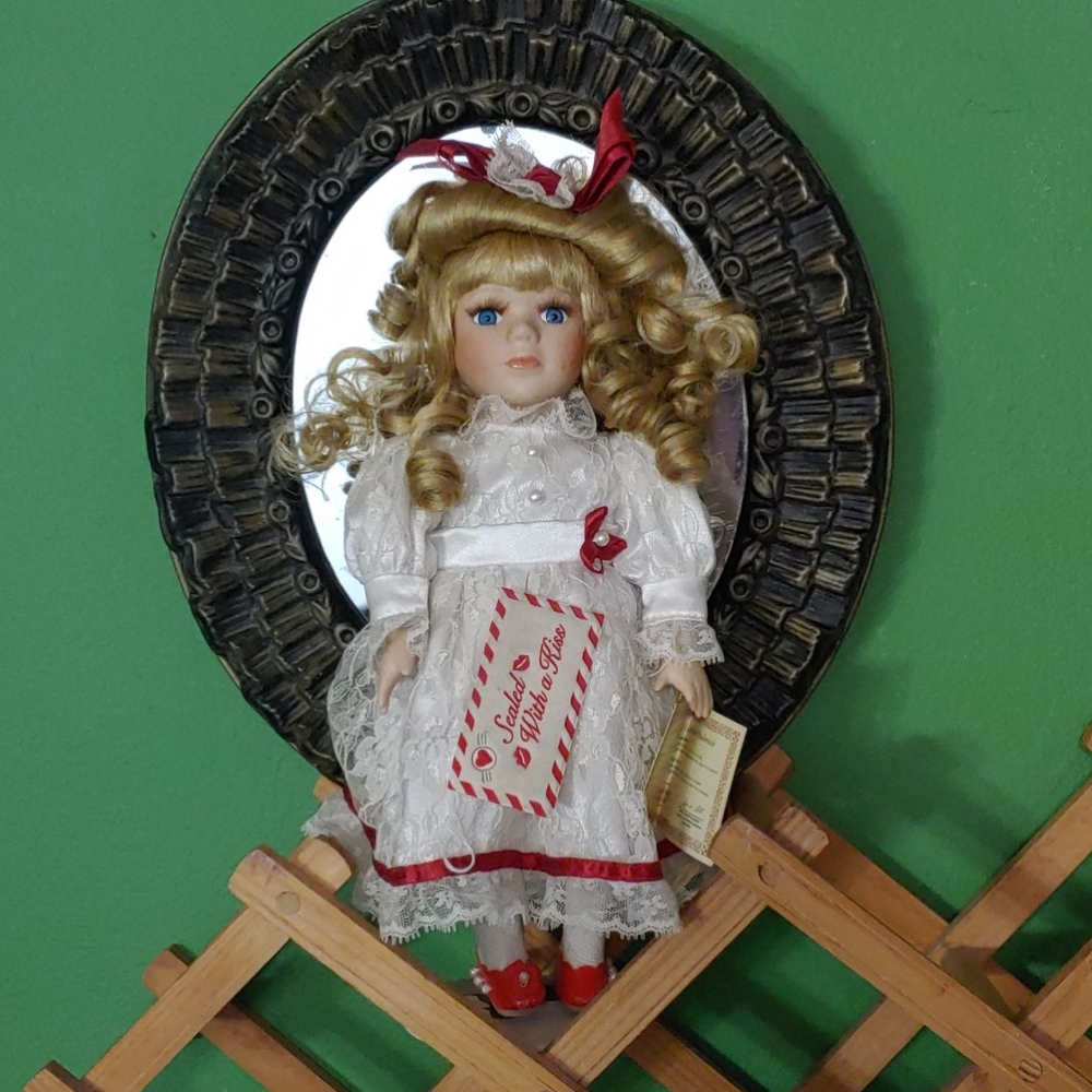 Really pretty COLLECTORS CHOICE porcelain doll.